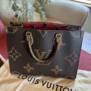 Beautiful Louis Vuitton OnTheGo MM Handbag